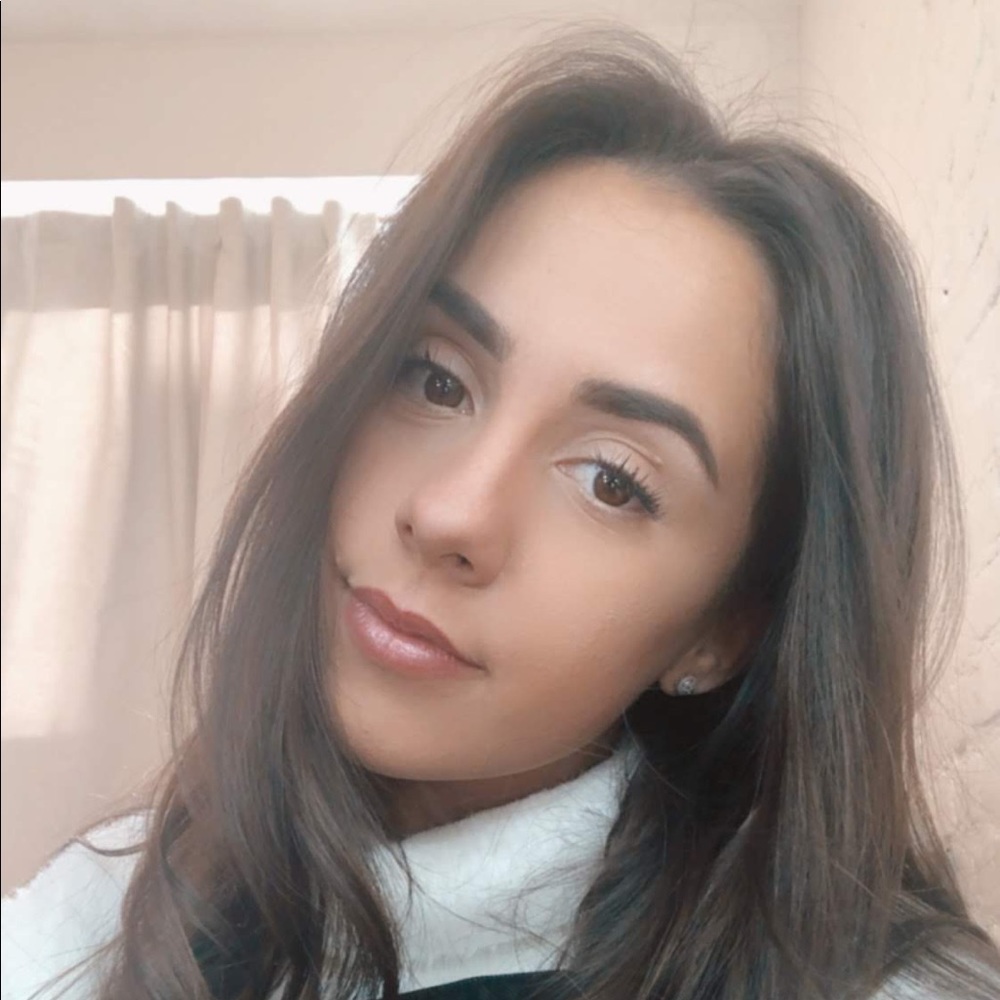 Meet your Posher, Carly